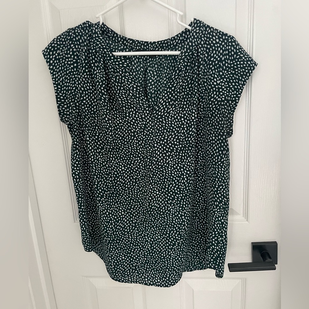 Cute green/white blouse
